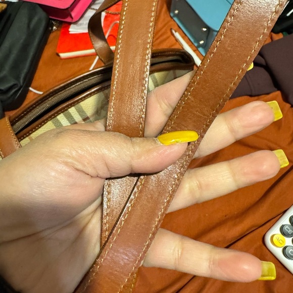 Burberry Classic Checkered Tote Bag with Brown Accents - Picture 3 of 11